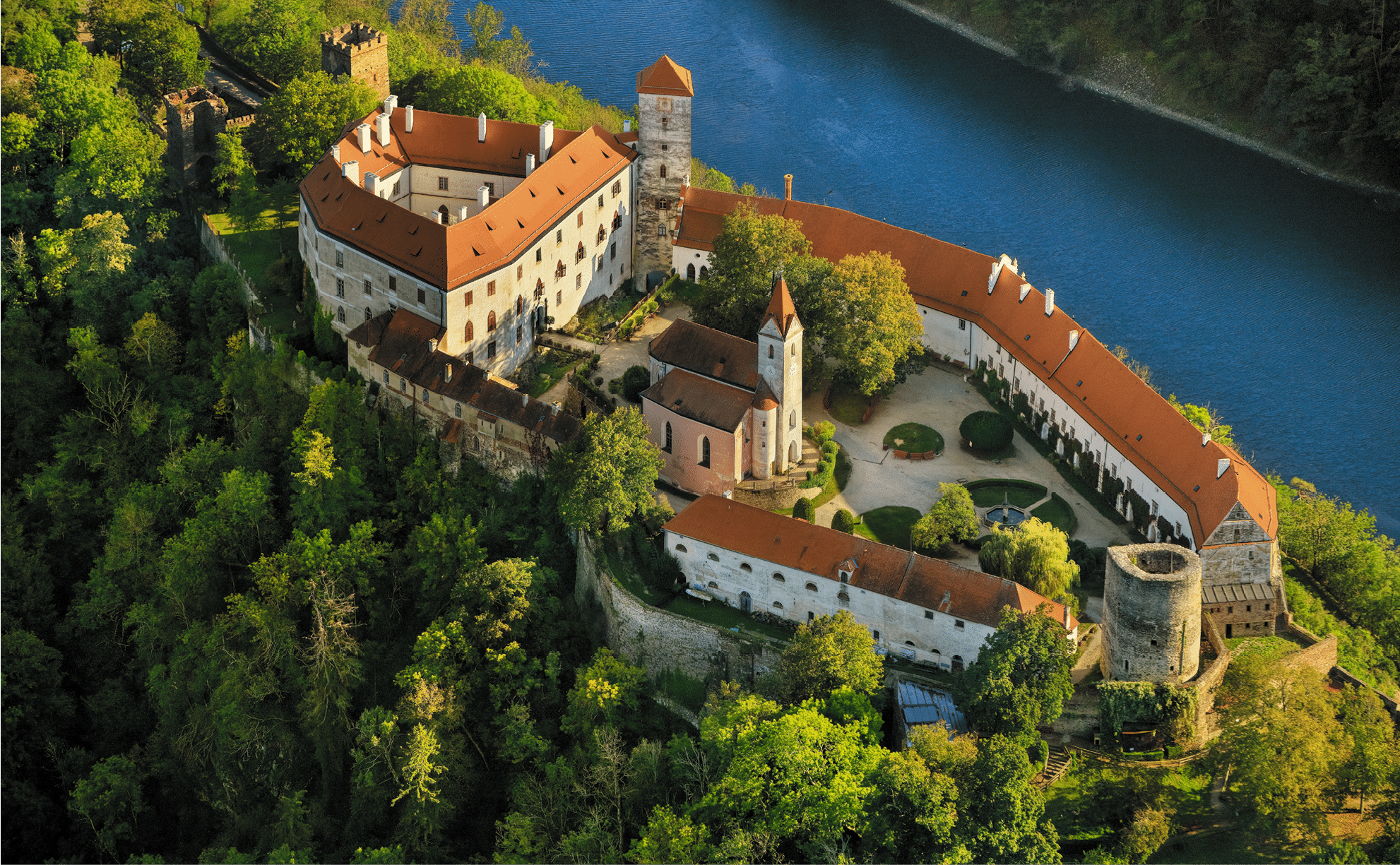 Kniha NP “PAM TKY LETECKY - Libor Sv  ek" - 1. vyd n  2024, Photographer: Libor Svacek; box@fotosvacek.cz; Mobile: +420 602428001