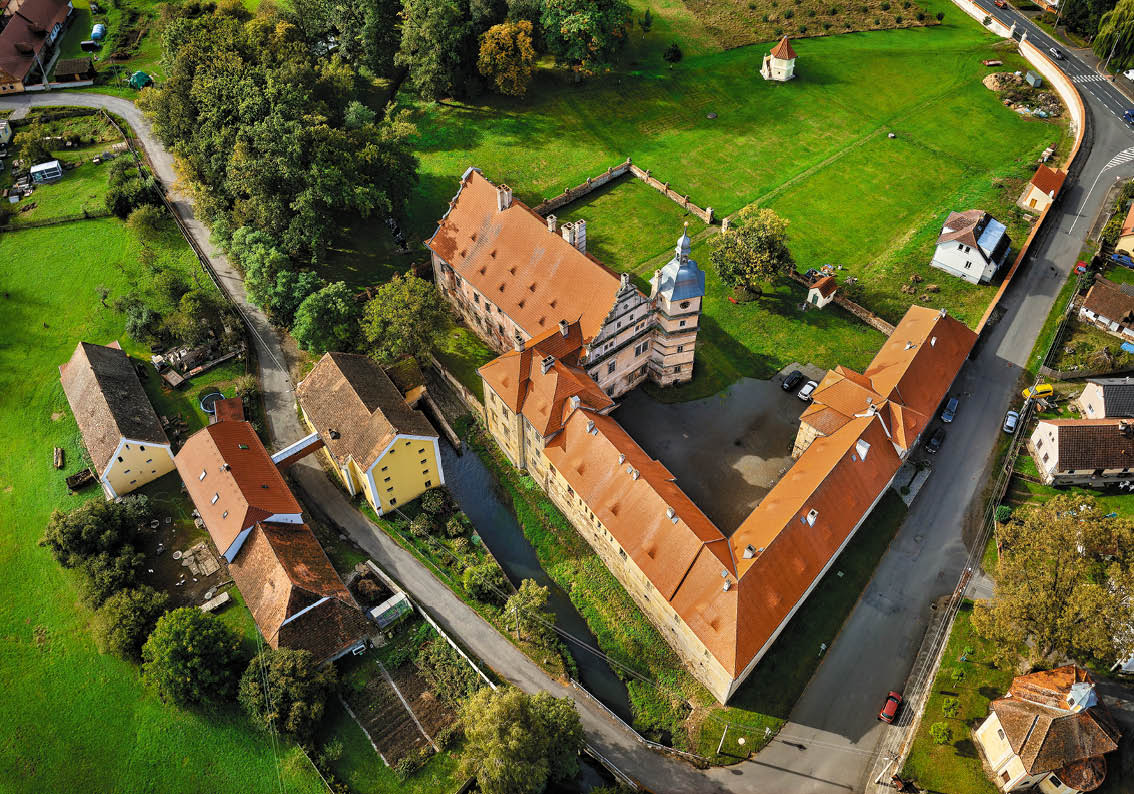 Kniha NP “PAM TKY LETECKY - Libor Sv  ek" - 1. vyd n  2024, Photographer: Libor Svacek; box@fotosvacek.cz; Mobile: +420 602428001