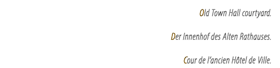 Old Town Hall courtyard. Der Innenhof des Alten Rathauses. Cour de l‘ancien H tel de Ville. 