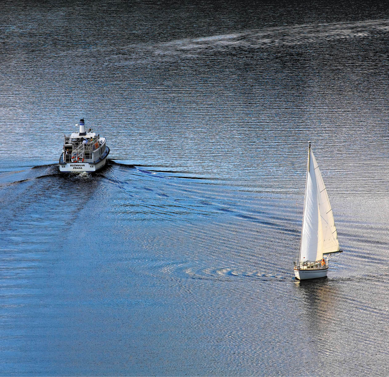 Kniha “VLTAVA - Libor Svacek" - vydani 1., rok 2011 Photographer: Libor Svacek; box@fotosvacek.cz; Mobile: +420 602428001; 