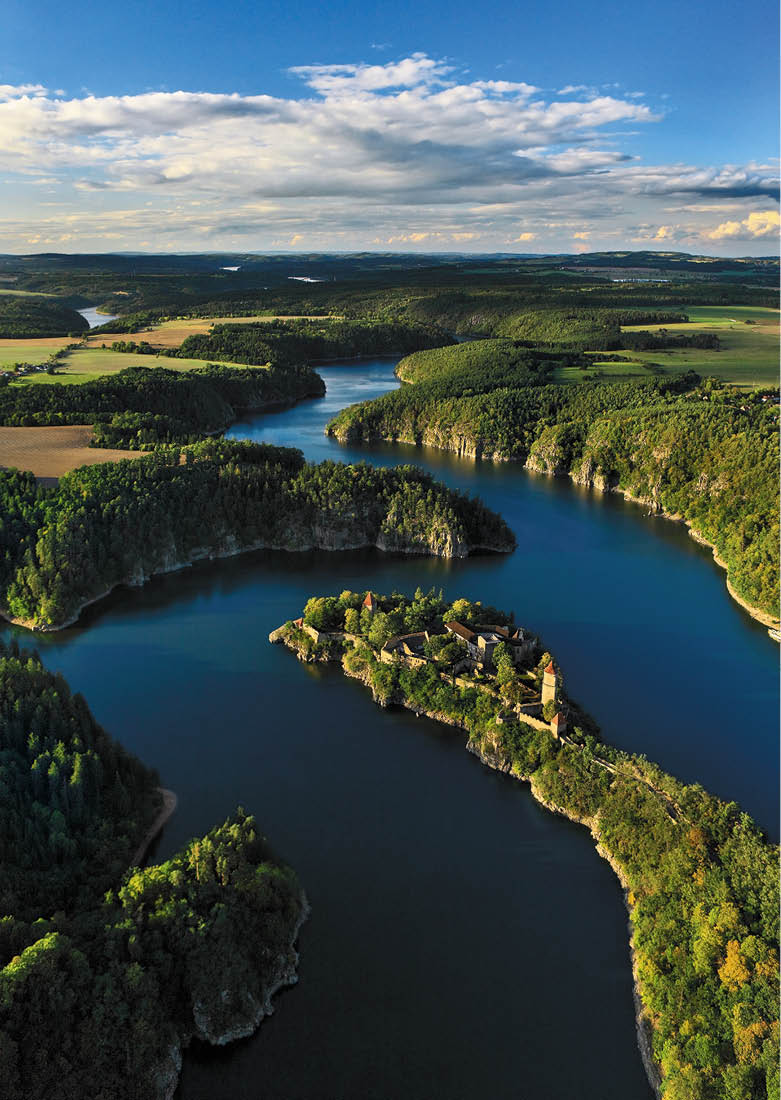 Kniha “VLTAVA - Libor Svacek" - vydani 1., rok 2011 Photographer: Libor Svacek; box@fotosvacek.cz; Mobile: +420 602428001; 