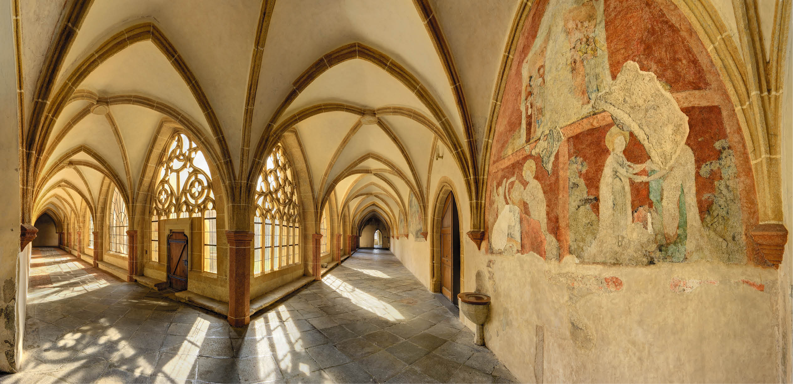 Kniha “CESKE BUDEJOVICE - Libor Svacek" - vydani 1., rok 2012 Photographer: Libor Svacek; box@fotosvacek.cz; Mobile: +420 602428001; 