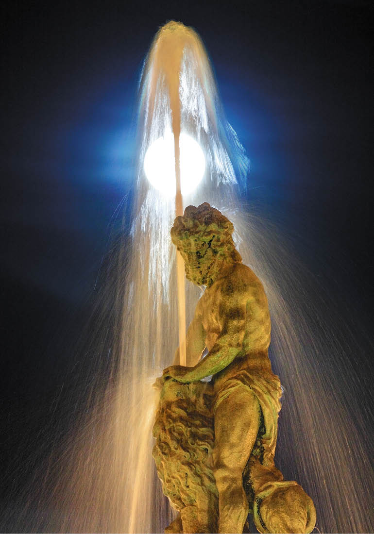 Kniha “CESKE BUDEJOVICE - Libor Svacek" - vydani 1., rok 2012 Photographer: Libor Svacek; box@fotosvacek.cz; Mobile: +420 602428001; 