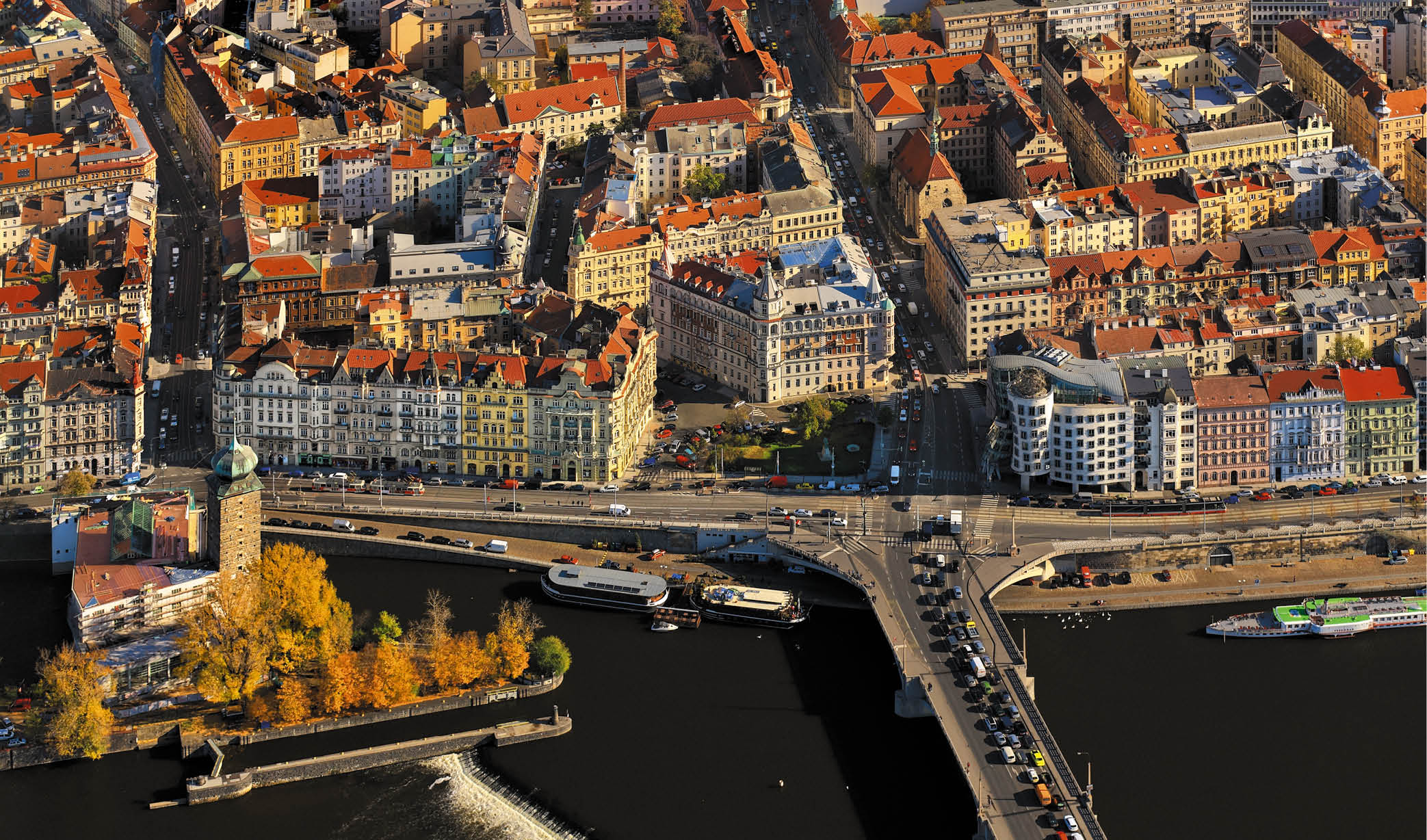 Kniha “PRAHA LETECKA - Libor Sv ek" - vyd n  1., rok 2013 Photographer: Libor Svacek; box@fotosvacek.cz; Mobile: +420 602428001; 