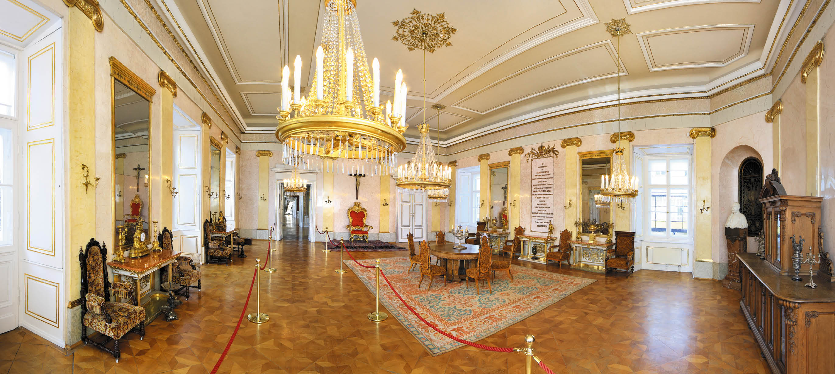 Kniha “OLOMOUC - Libor Sv ek" - vyd n  1., rok 2013 Photographer: Libor Svacek; box@fotosvacek.cz; Mobile: +420 602428001; 