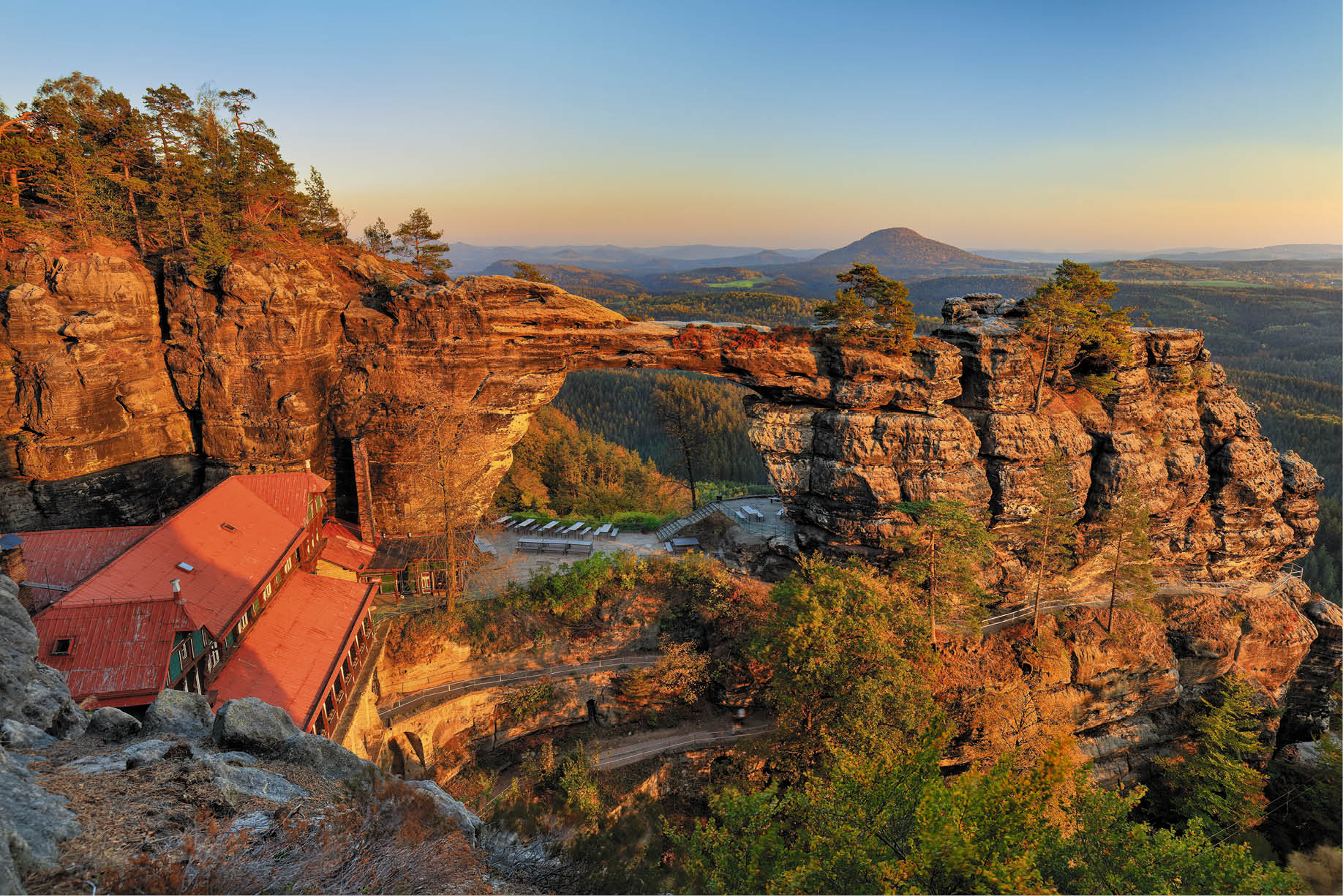 Kniha “ esk republika 2020 - Libor Sv  ek" - vyd n  1., rok 2020