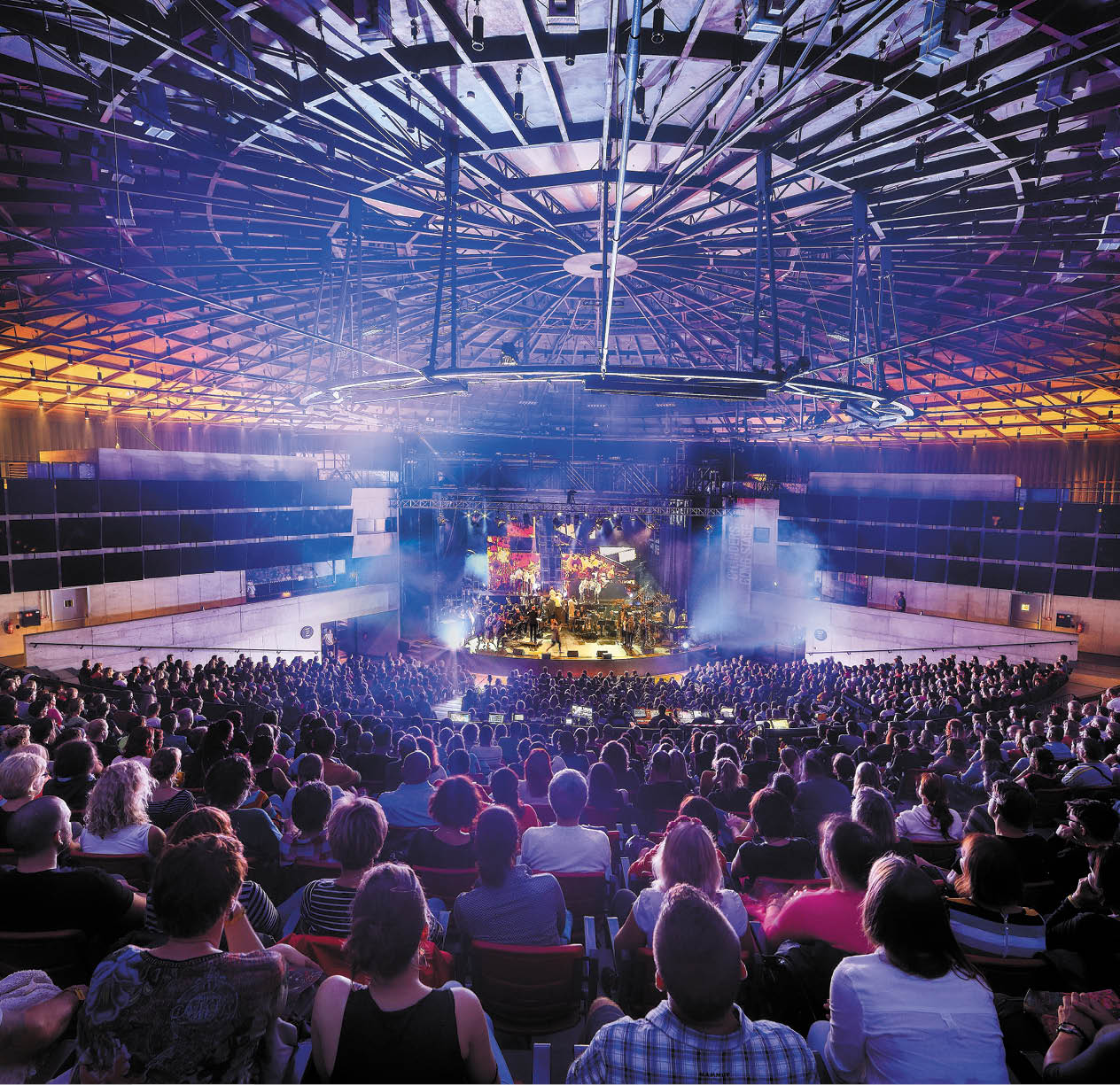 Kniha “OSTRAVA - Libor Sv ek" - 1. vyd n  2024 Photographer: Libor Svacek; box@fotosvacek.cz; Mobile: +420 602428001; 